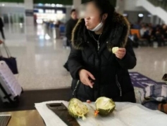 對(duì)于春節(jié)回城帶臘肉被檢扣留，這是怎么回事？